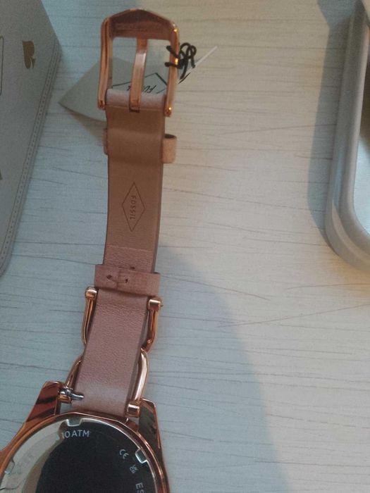 Fossil Riley чисто нов часовник  в кутия,закупен от Америка