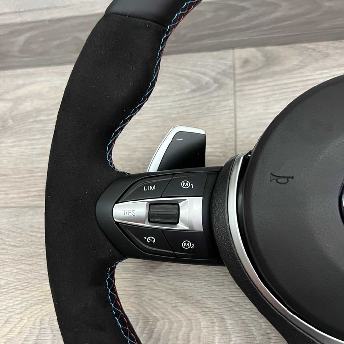 Нов М Волан BMW F30 F20 E90 E70 X5 Алкантара със Синя Лента и Пера