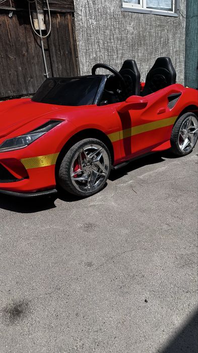 Продается машинка на пульте управления Ferrari