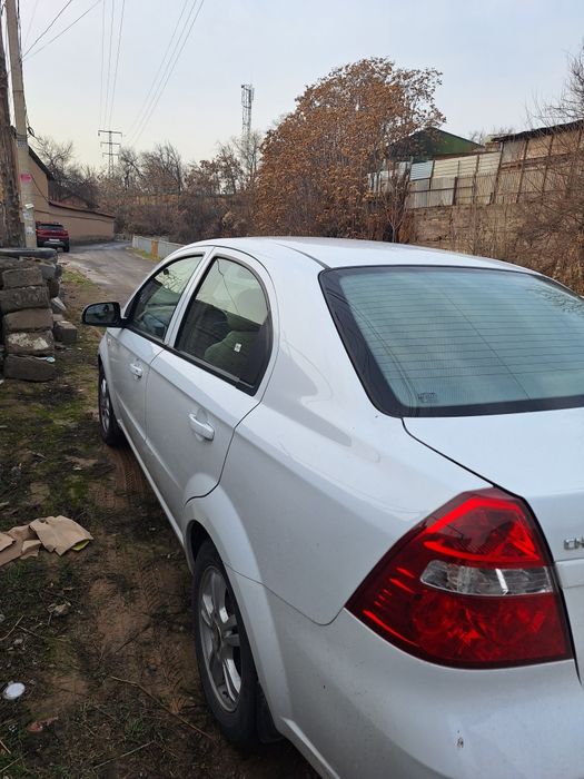 Подаю саою  машину