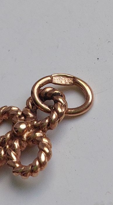 Продаётся золотой кулон / подвеска