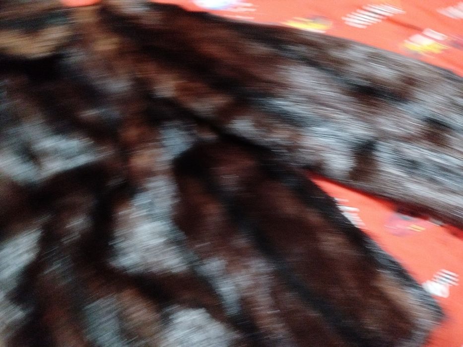 Vând haina de blană naturală