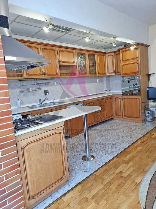 Супер Локация! Топ Имот! Тристаен- Спортна зала