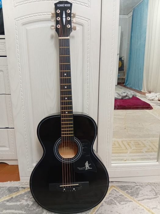 Гитара инструмент