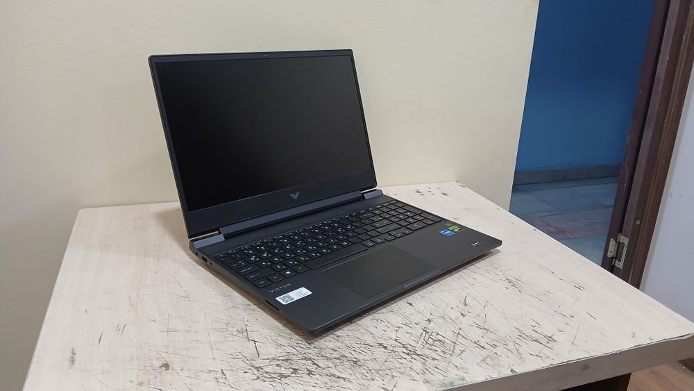 HP Victus V15
Intel core- i5 12450H 2.00 GHz
RAM: 16 Gb
SSD: 512 Gb
Vi