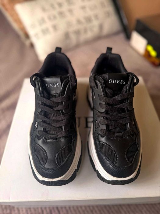 Оригинални маратонки Guess, размер 35