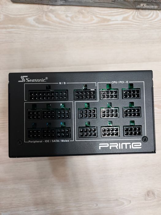Блок питания Seasonic Platinum 1300W б/у
Модульн