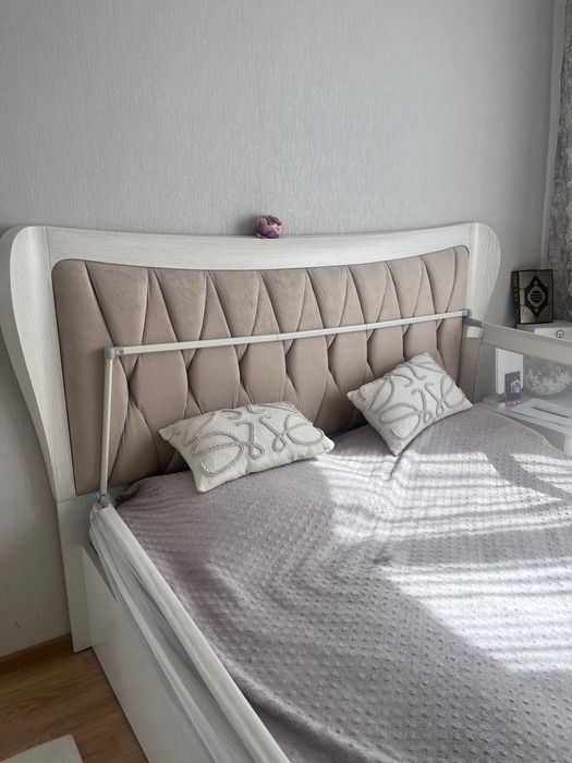 Спальный гаринитур срочно