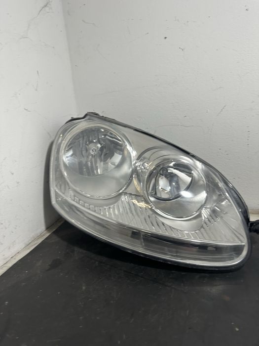 Far stanga far dreapta Volkswagen Vw Jetta Golf 5