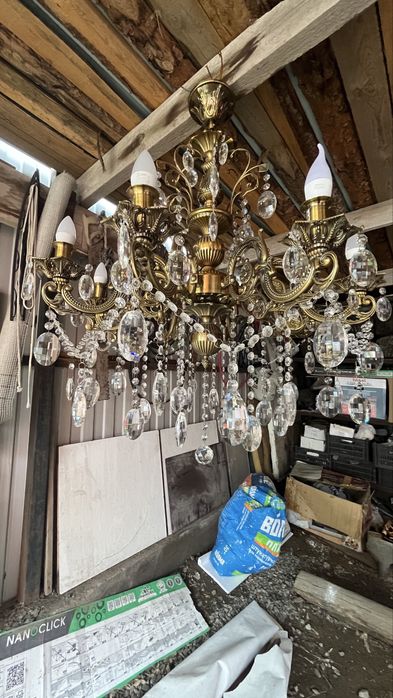 Продам люстру 8 камфорный