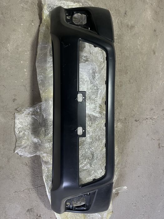 Продам оригинал бампер на hilux