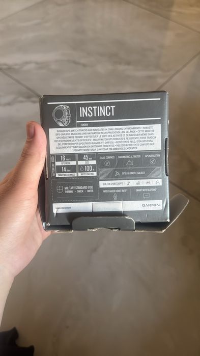 Часы Garmin instinct