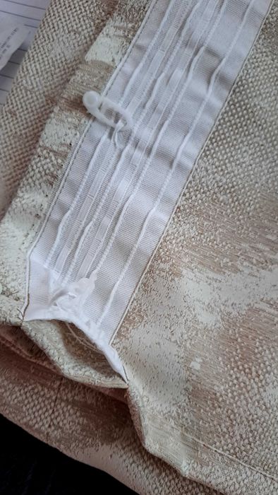 Draperii folosite, dar impecabile