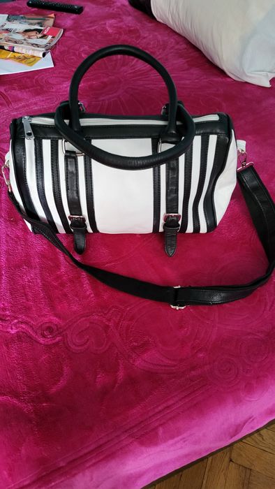 Продавам дамска чанта