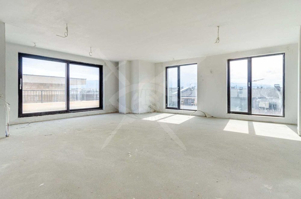 Продава се многостаен апартамент в Христо Смирненски! 92851