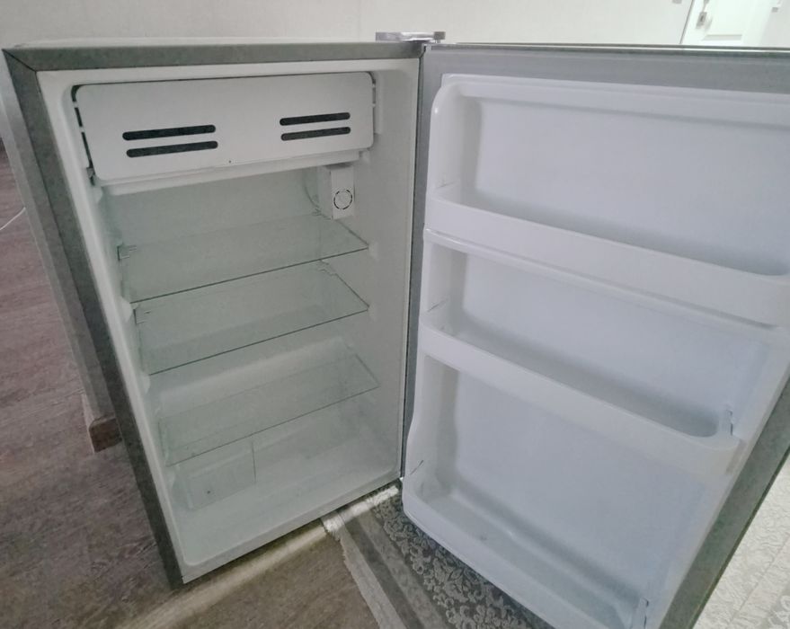 Продам холодильник офисный
