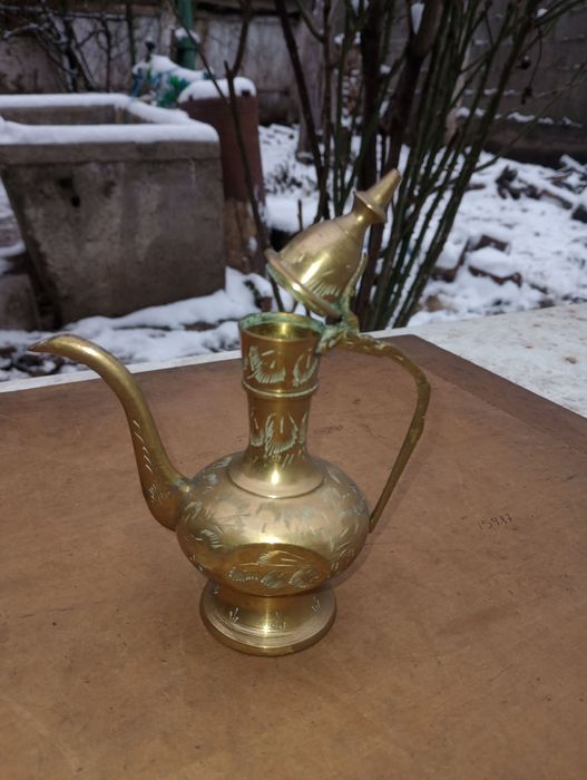 Ibric decorativ din alamă/bronz, stil oriental