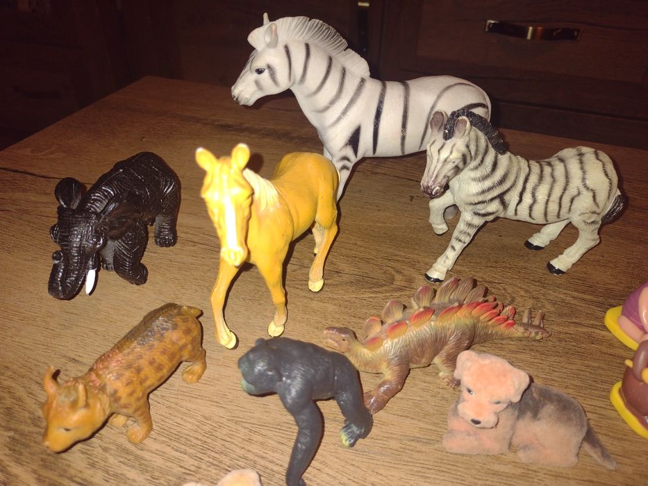 Детски забавни фигурки с животни 27 бр +нови карти Ч.Петър.