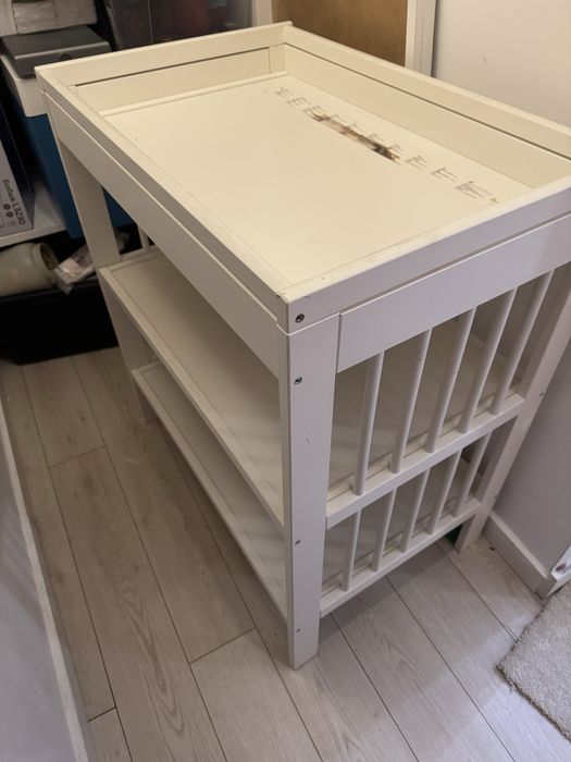 Masa da Înfasat cu spatiu de pus haine