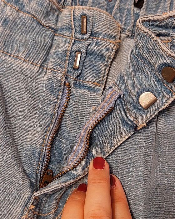 Подростковые джинсовые брюки. 44 размер. 1000тг.