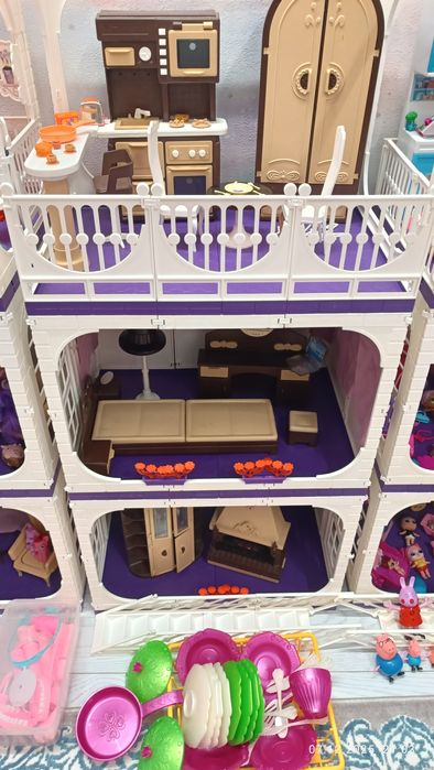 Продам для девочки счастье)) Домик для кукол в комплекте