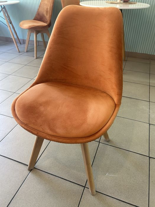 Велурени столове