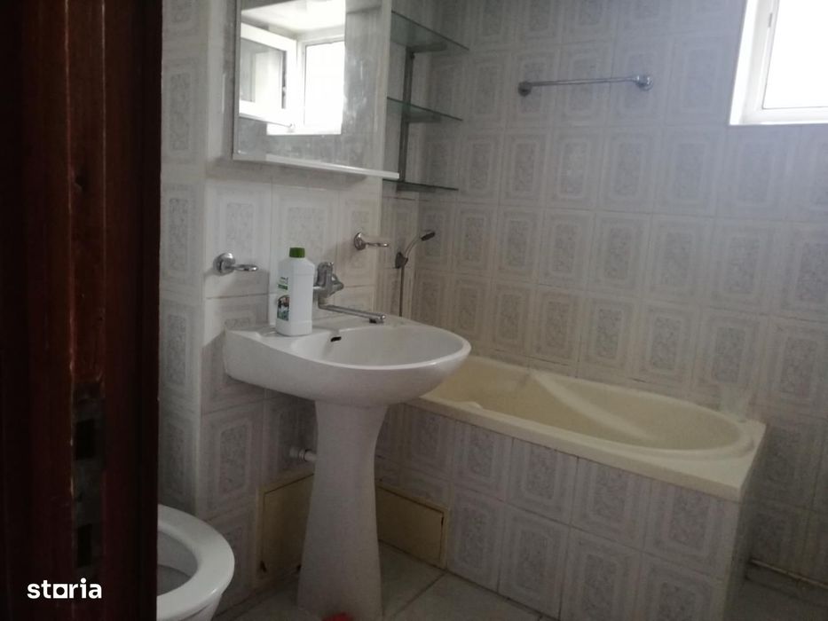 Câmpina - Ap. 2 cam - Et. 3 - mobilat - 450 Euro/Luna