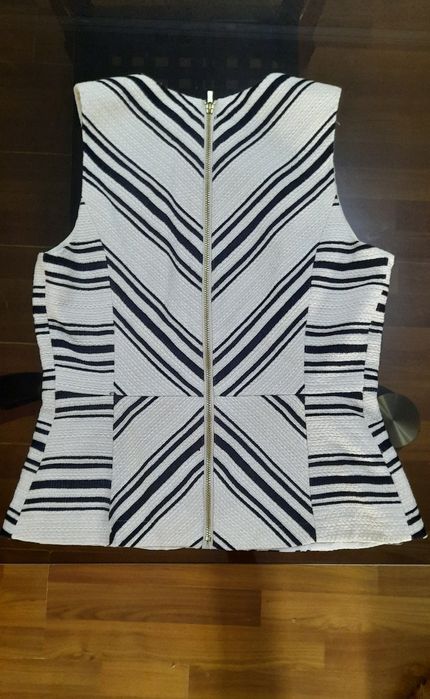 Топ H&M на стройную девушку