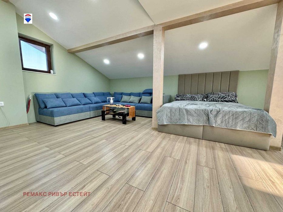 Къща на три етажа за продажба кв. Средна кула