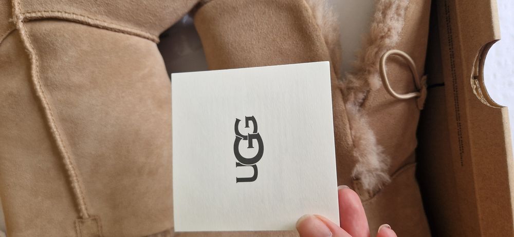 Cizme medii UGG piele