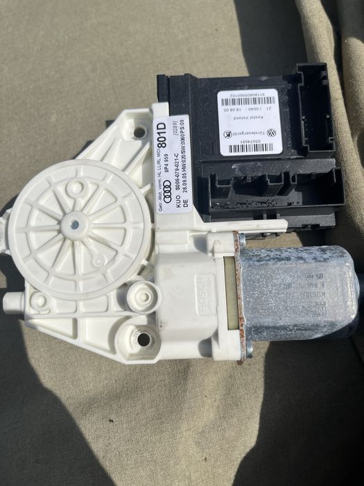 Ляво задно моторче за стъкло свалено от Audi A3 sportback 2005