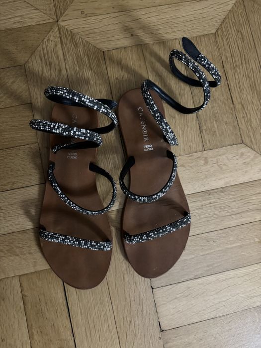 Дамски сандали с камъни