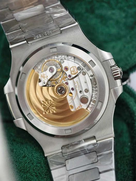 patek philippe nautilus бял циферблат