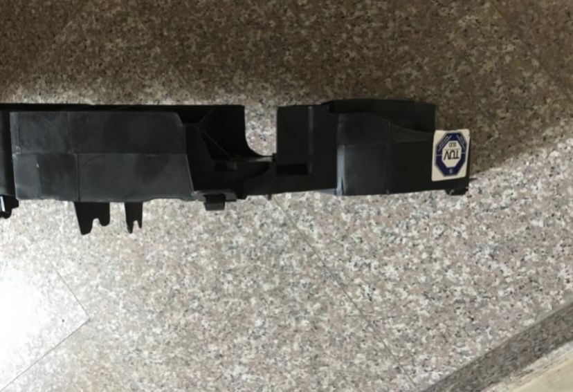 РЕНО КЛИО 3 основа предна броня долна