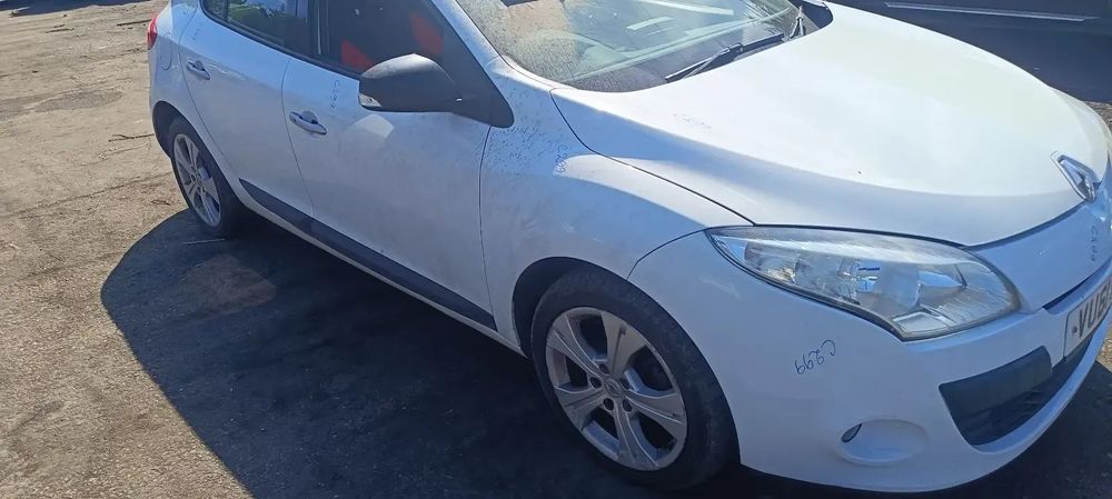 Dezmembrari / Dezmembrez Renault Megane 3 1.9 F9Q cutie viteze ND4(001) cod culoare OV369 - ICE WHITE BC