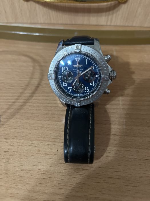 Продам часы фирмы Breitlng