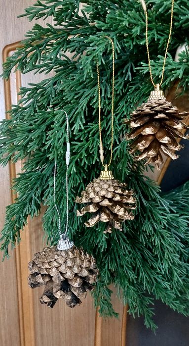 Шишки  новогоднии .