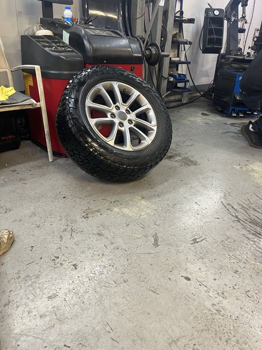 Гуми Falken Wildpeak A/T 265/60/18 ,свалени от Jeep Grand Cherokee