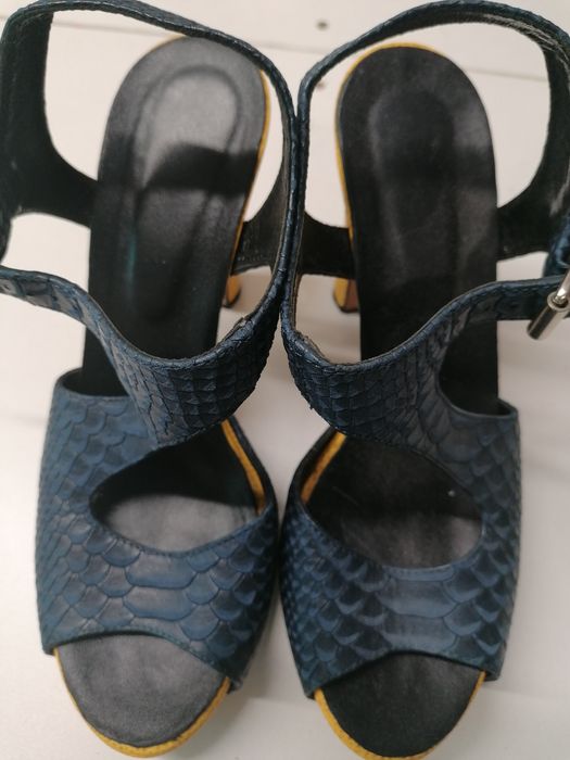 Vând sandale și mocasini