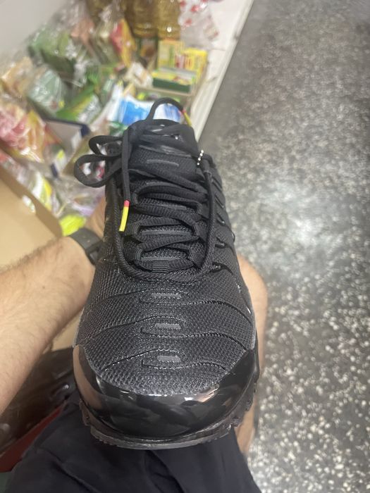 Маратонки NIKE…………………