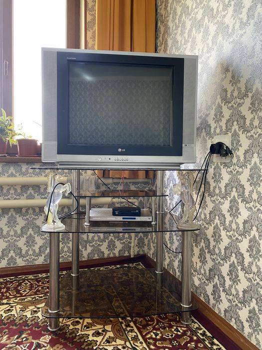 Lg televizor Xamma narsasi komplekt