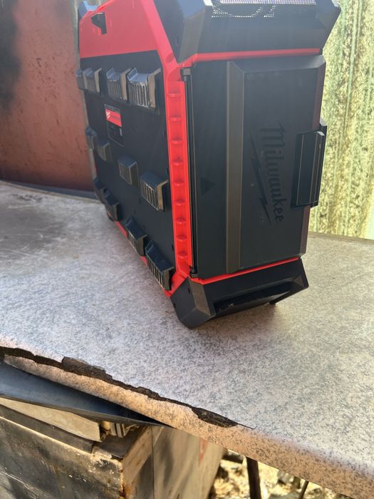 Vand radio santier Milwaukee M18PRCDAB+ model 2024