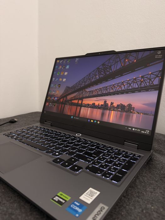 Lenovo Laptop LOQ 15IAX9