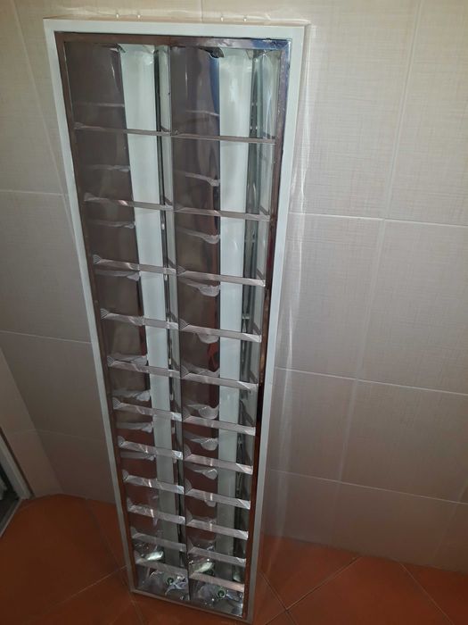 Осветителна Луминисцента лампа с тяло