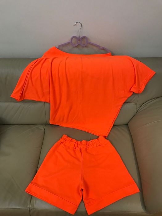 Set tricou + pantaloni scurți portocaliu aprins