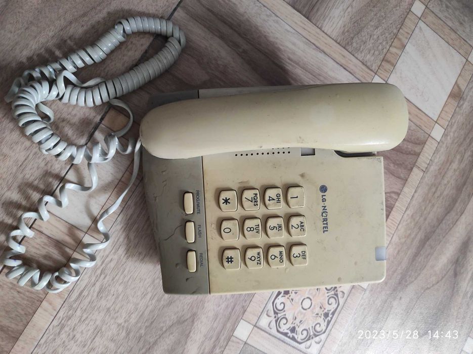 Проводные телефоны