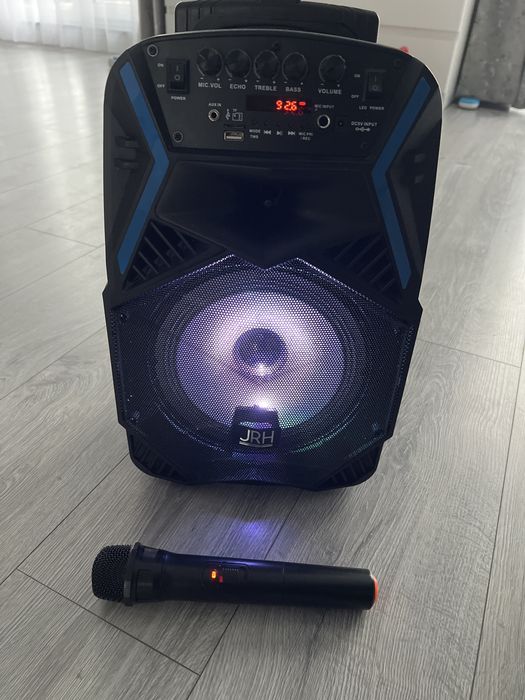 Boxa portabila cu microfon