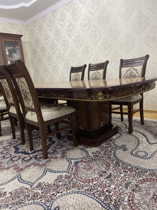 Стол со стульями