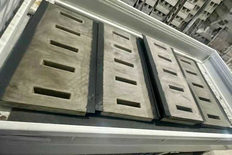 Лaток / Лоток бетонный и полимерный с чугунной решoткой в наличии!