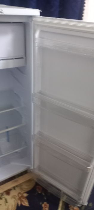 Xolodilnik srochni sotiladi